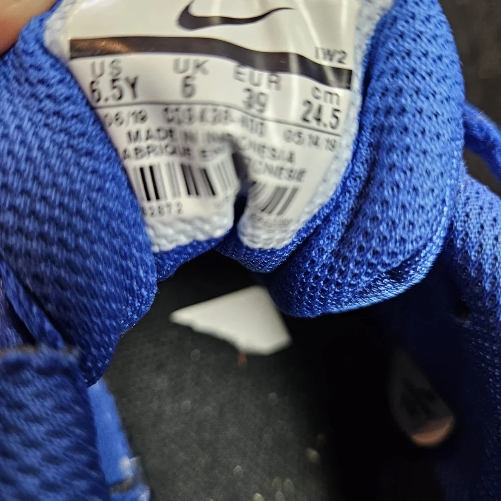 Sz 6.5 nike blue running shoes